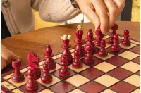 SZACHY PEREŁKA średnia (36x36 cm) kolor wiśniowy